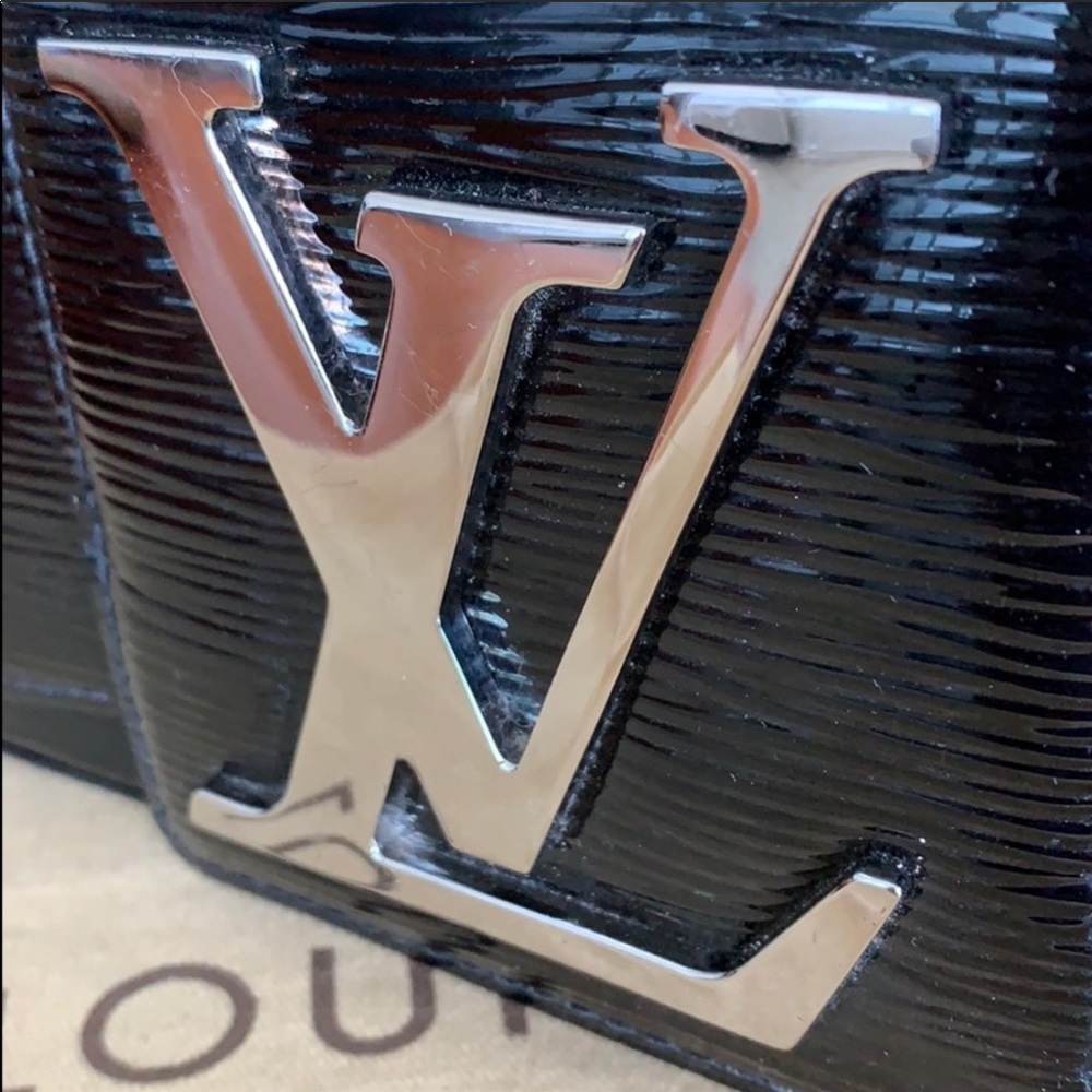 Louis Vuitton - Picture 7 of 8